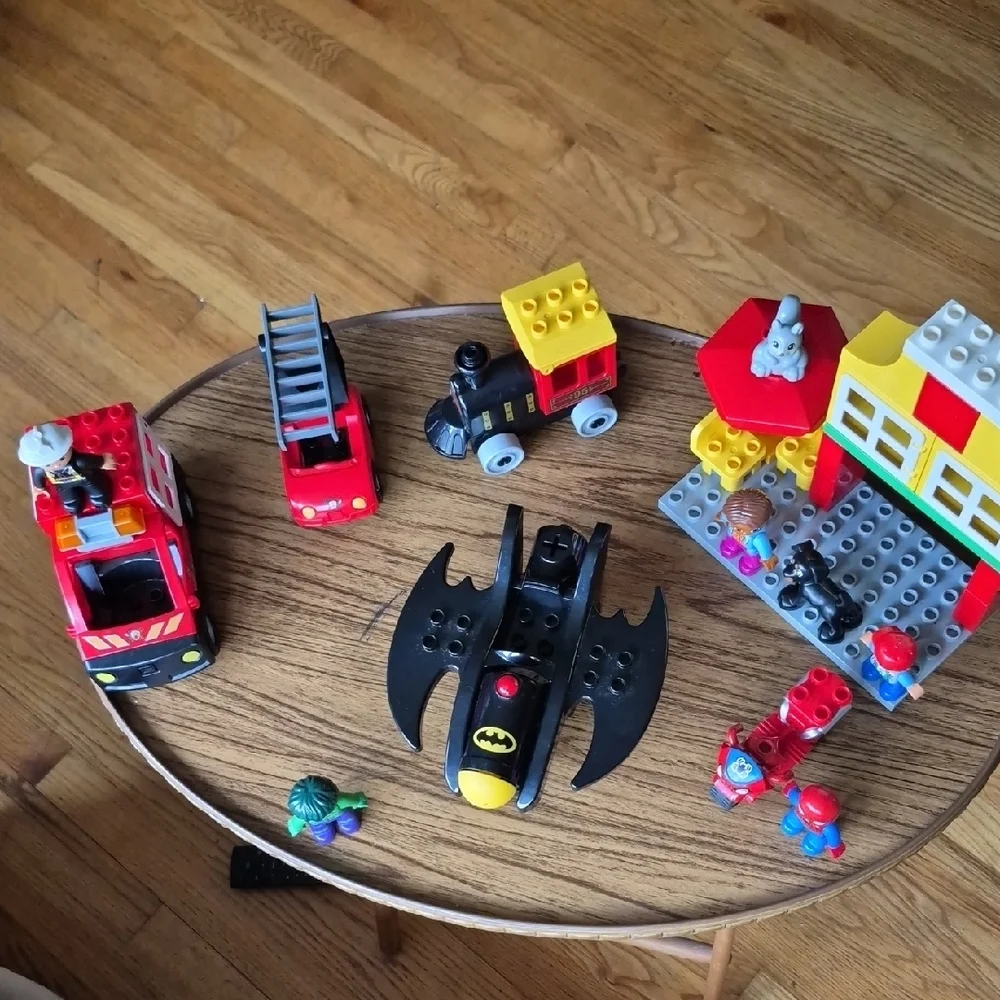 LEGO HULK SPIDERMAN BAT PLANE City Fire and Rescue Set- Red, Yellow, Black Used